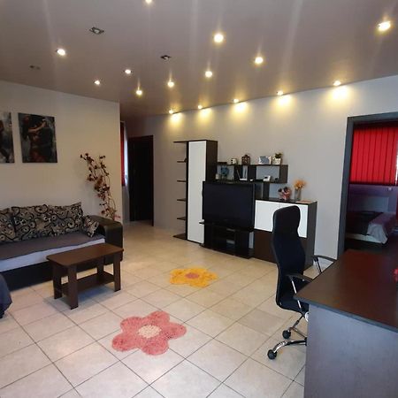 Spacious, Modern Condo In New Villa - Sleeps 6 Bukurešť Exteriér fotografie
