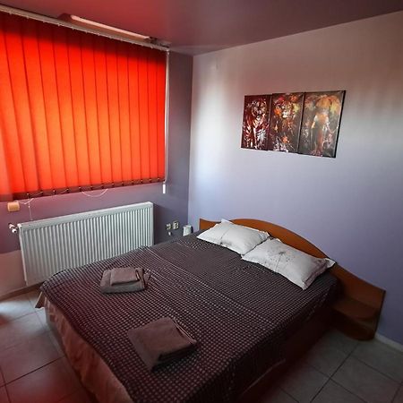 Spacious, Modern Condo In New Villa - Sleeps 6 Bukurešť Exteriér fotografie